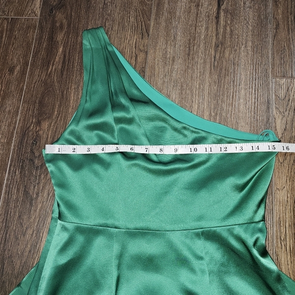 CINQ À SEPT Colina Satin One Shoulder Asymmetric Ruffle Hem Dress Emerald Green - Picture 11 of 16
